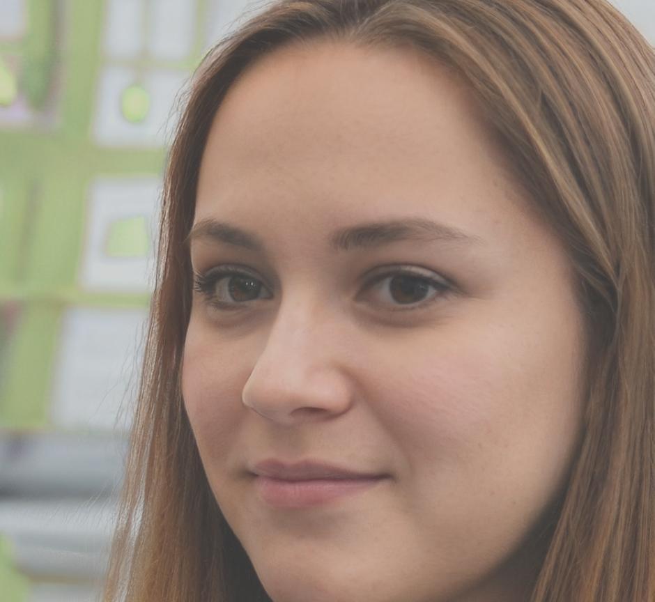 Elena Ruiz, Especialista en Análisis de Riesgos